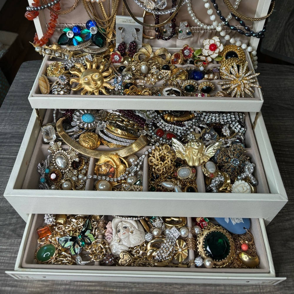 Estate Vintage to Modern Costume Jewelry 1 LB WEARABLE Grab Bag Resell Bulk Lot